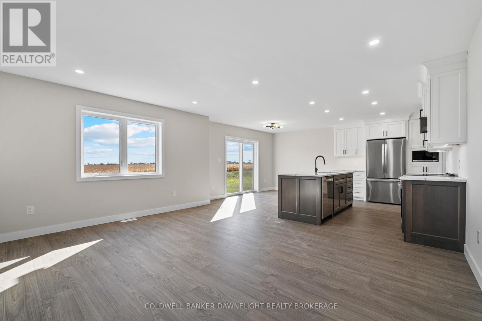 127 Victoria Avenue E, South Huron, Ontario  N0M 1M0 - Photo 5 - X12344556