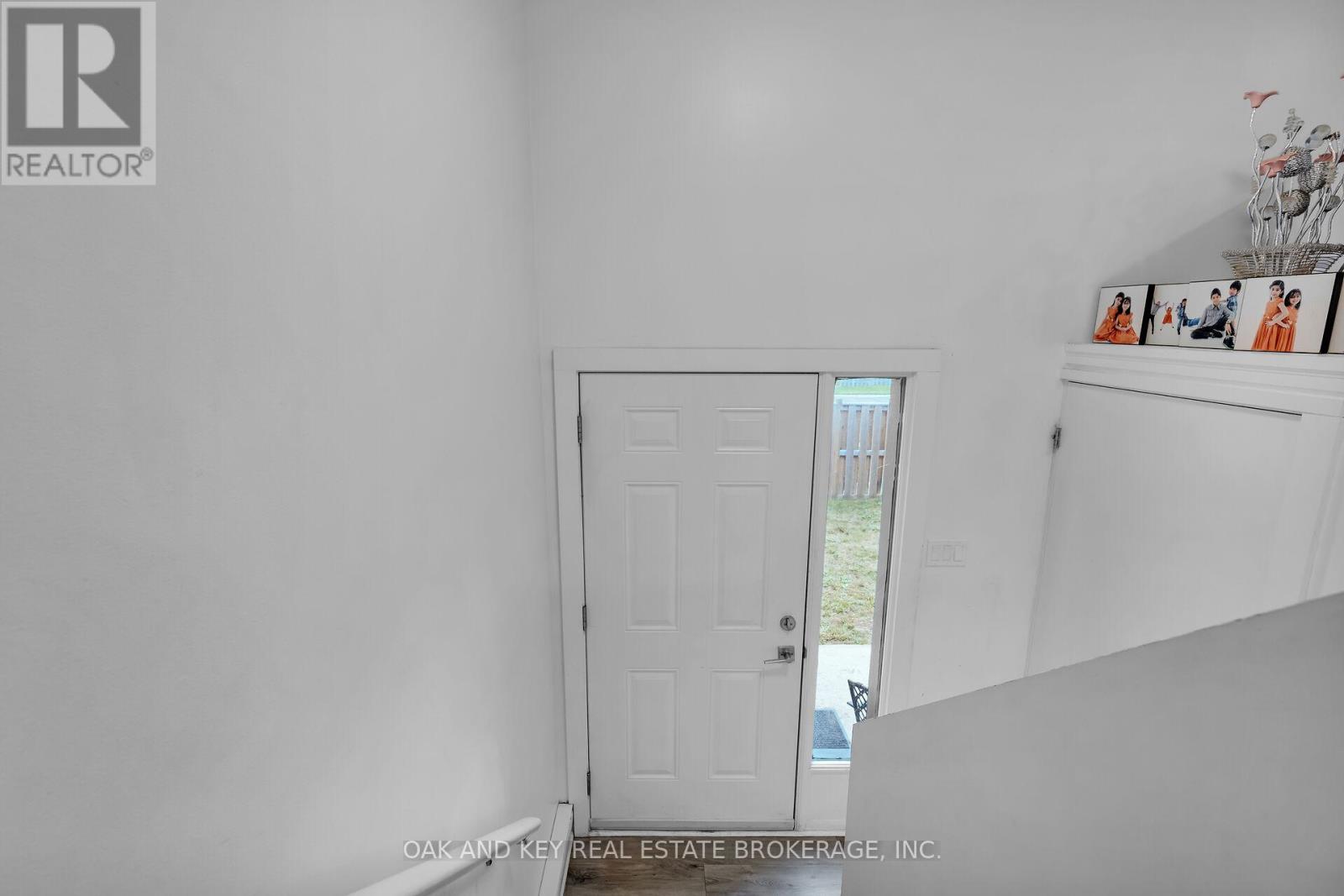10 - 105 Andover Drive, London South, Ontario  N6J 4B1 - Photo 5 - X12446828