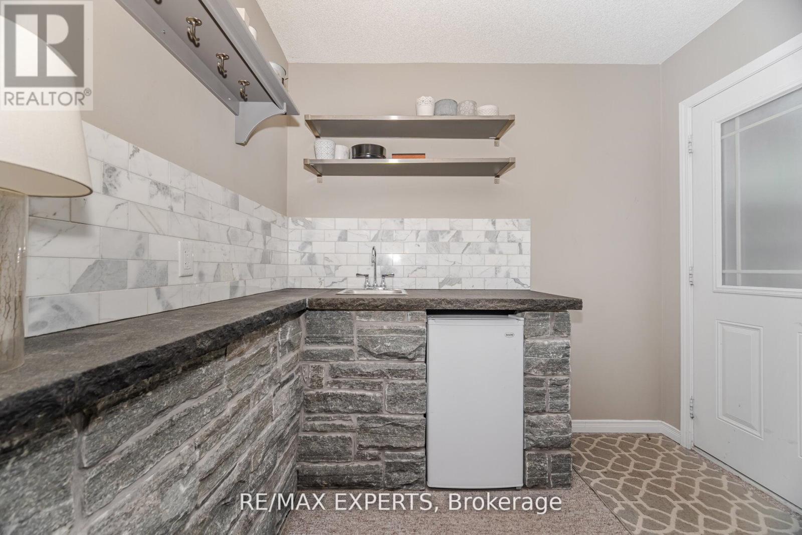1311 Coleman Crescent, Innisfil, Ontario  L9S 0G5 - Photo 10 - N12449792