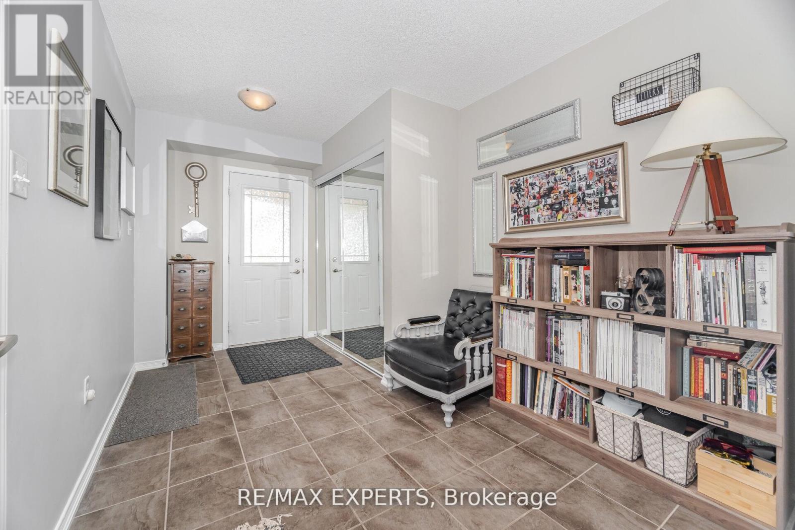1311 Coleman Crescent, Innisfil, Ontario  L9S 0G5 - Photo 6 - N12449792