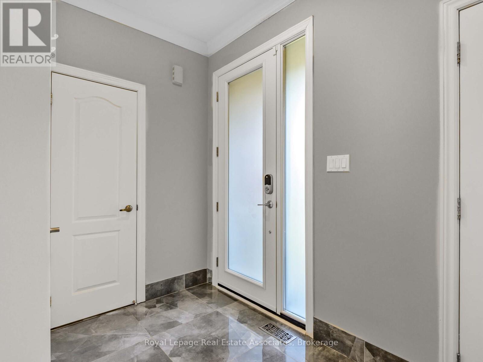 26 Venture Avenue, Richmond Hill, Ontario  L4S 2P2 - Photo 3 - N12449809