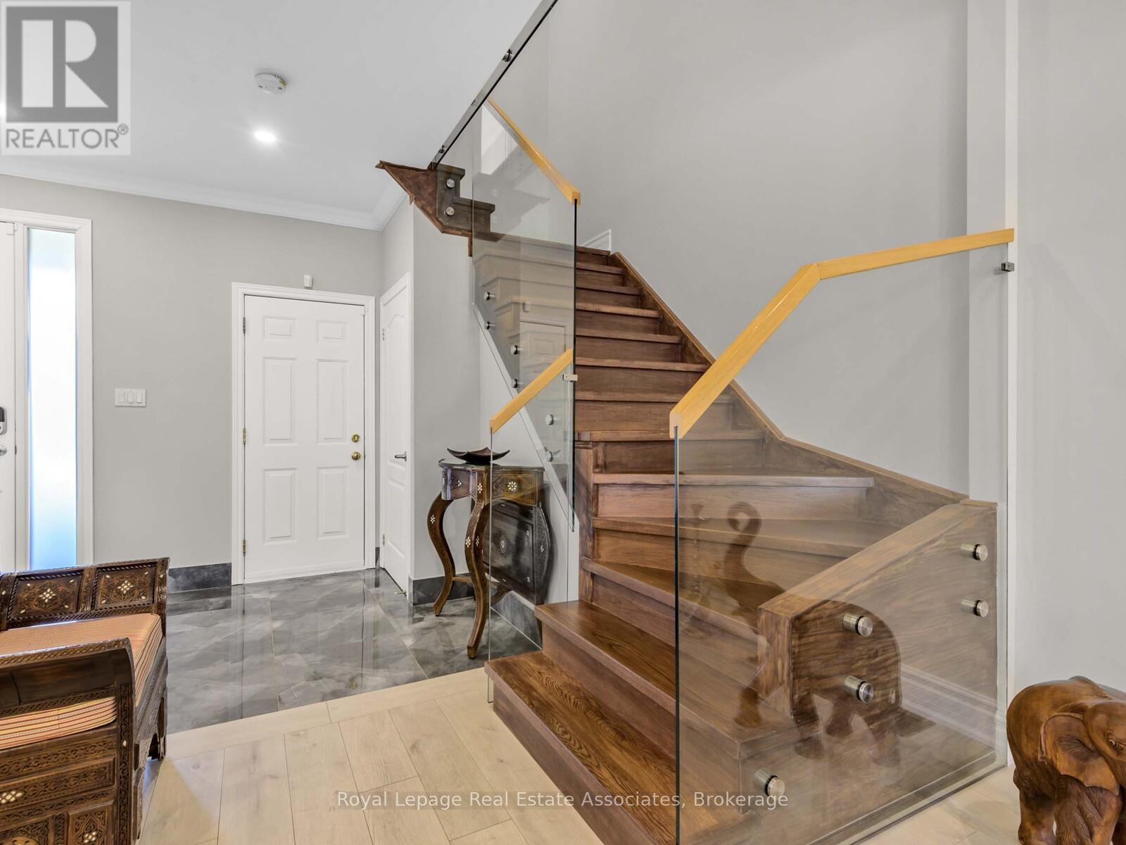 26 Venture Avenue, Richmond Hill, Ontario  L4S 2P2 - Photo 4 - N12449809