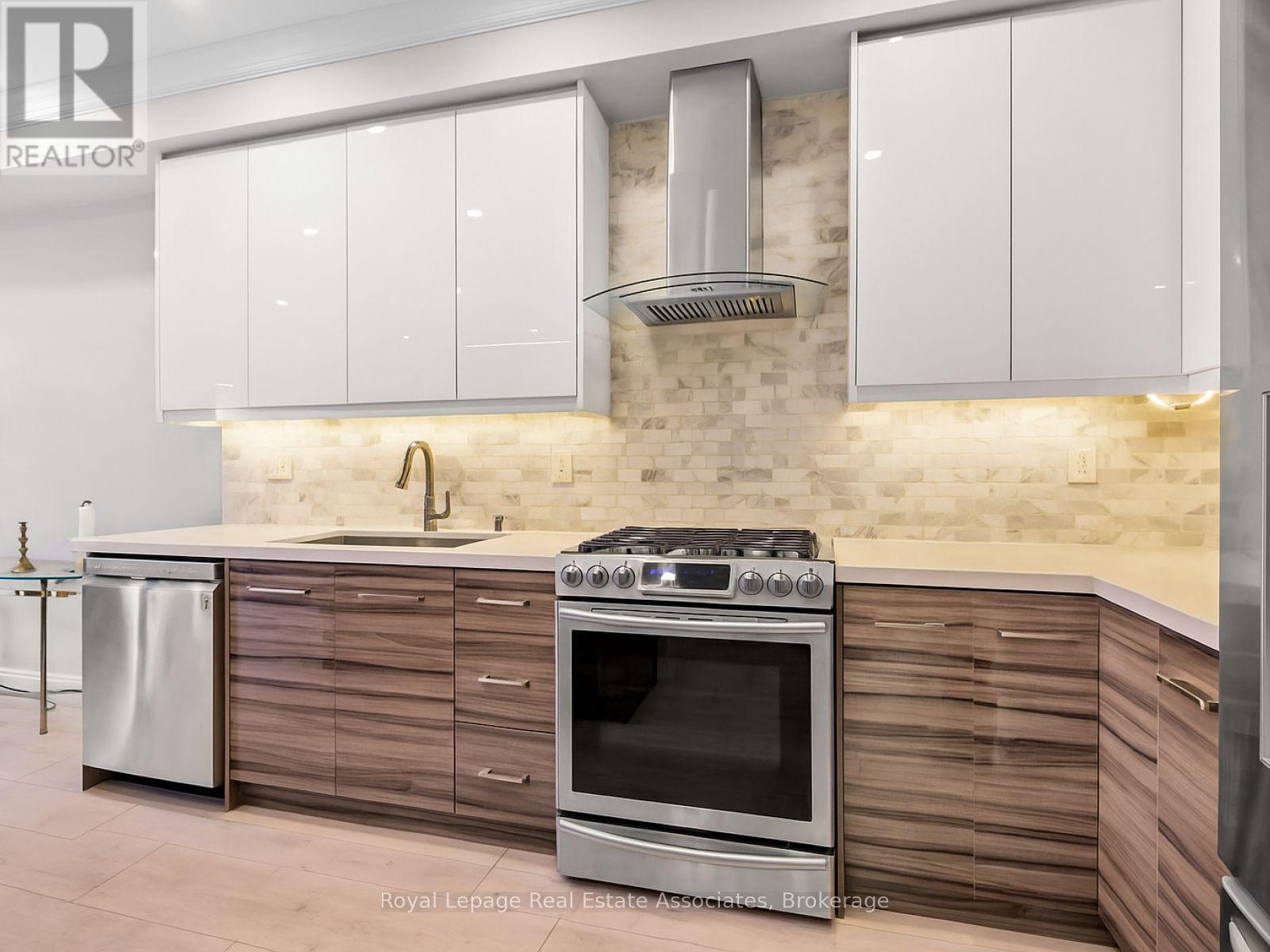 26 Venture Avenue, Richmond Hill, Ontario  L4S 2P2 - Photo 5 - N12449809