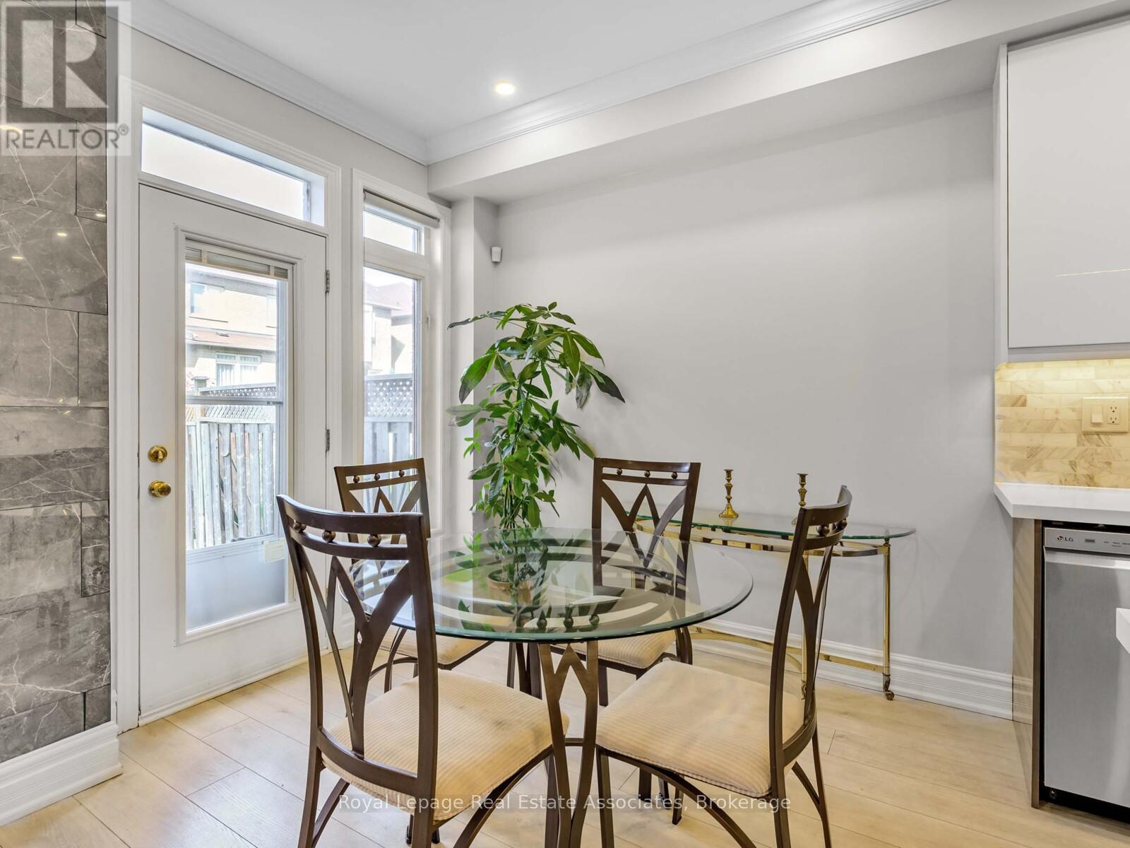 26 Venture Avenue, Richmond Hill, Ontario  L4S 2P2 - Photo 7 - N12449809