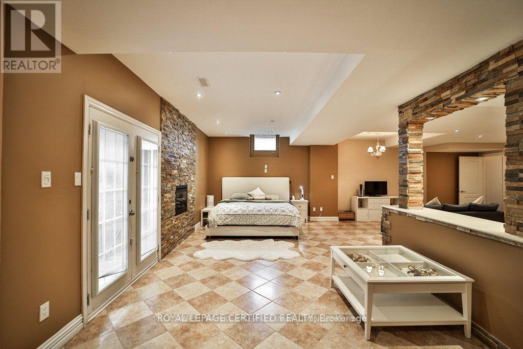 1335 Arrowhead Road, Oakville, Ontario  L6H 0B2 - Photo 42 - W12412257