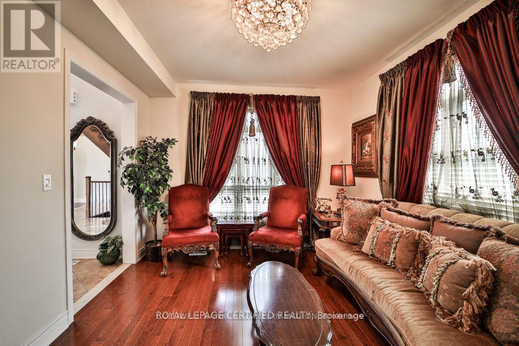 1335 Arrowhead Road, Oakville, Ontario  L6H 0B2 - Photo 22 - W12412257