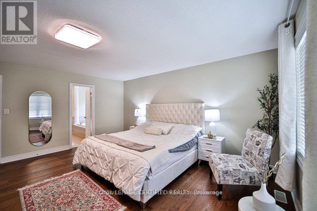1335 Arrowhead Road, Oakville, Ontario  L6H 0B2 - Photo 30 - W12412257