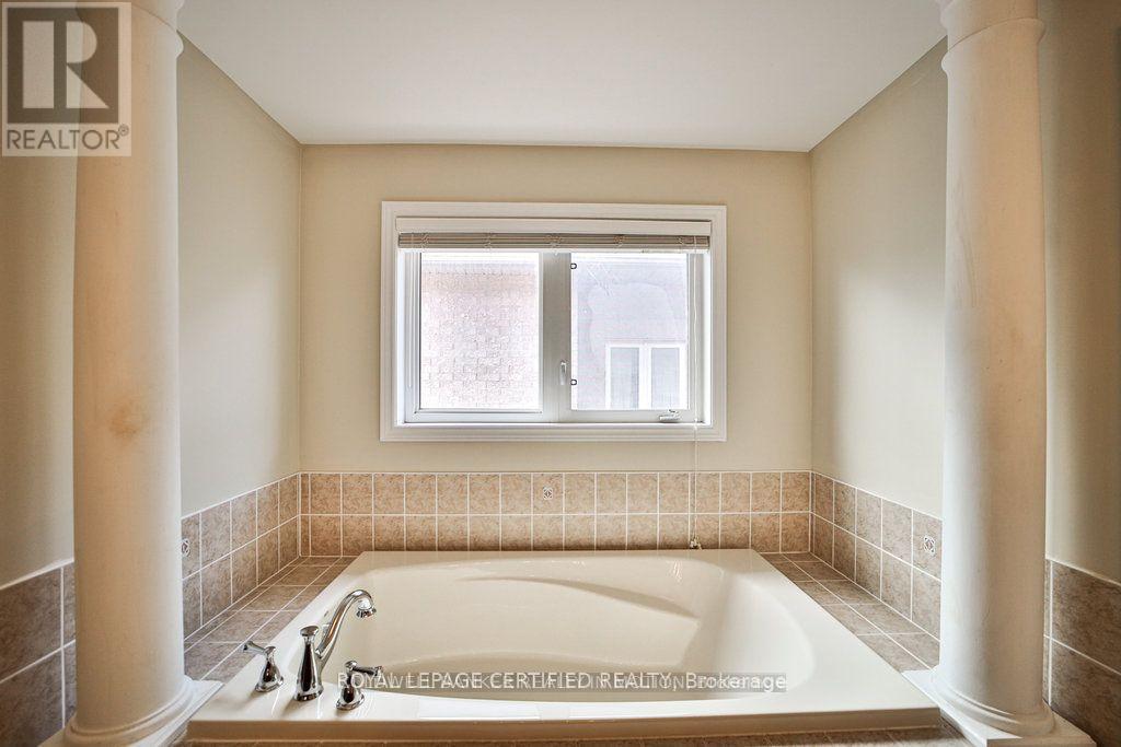 1335 Arrowhead Road, Oakville, Ontario  L6H 0B2 - Photo 27 - W12412257