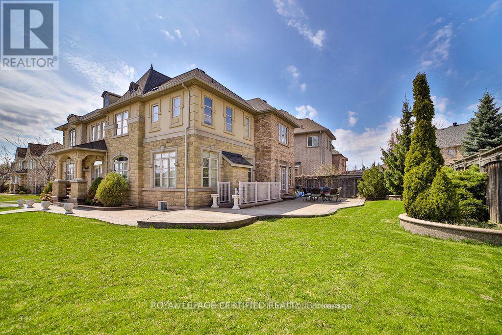 1335 Arrowhead Road, Oakville, Ontario  L6H 0B2 - Photo 46 - W12412257