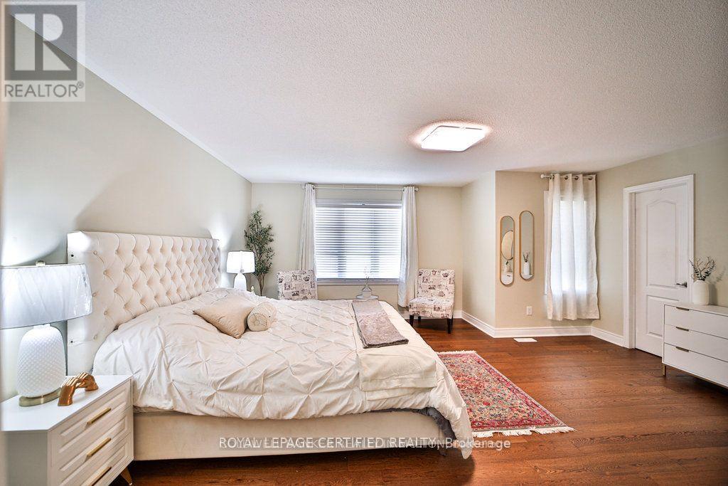 1335 Arrowhead Road, Oakville, Ontario  L6H 0B2 - Photo 31 - W12412257