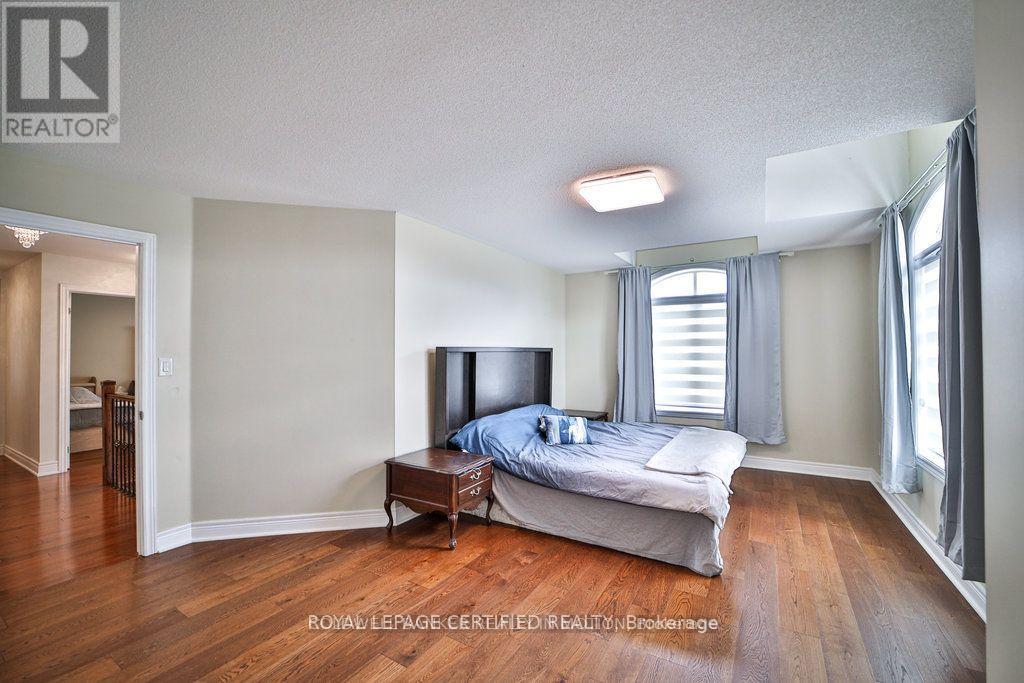 1335 Arrowhead Road, Oakville, Ontario  L6H 0B2 - Photo 36 - W12412257