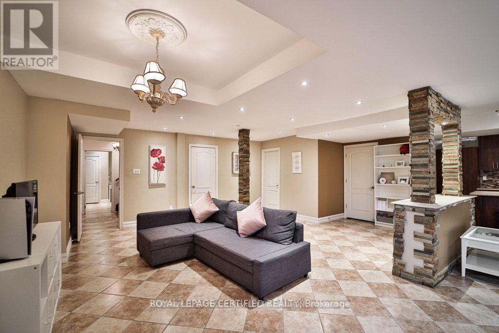 1335 Arrowhead Road, Oakville, Ontario  L6H 0B2 - Photo 39 - W12412257