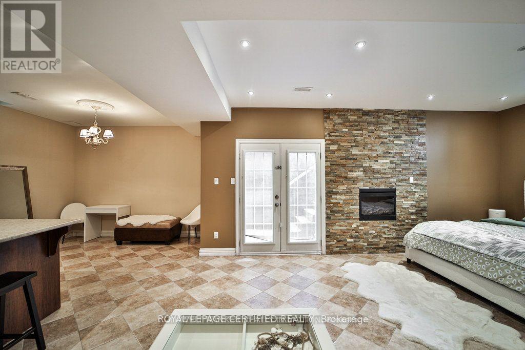 1335 Arrowhead Road, Oakville, Ontario  L6H 0B2 - Photo 43 - W12412257