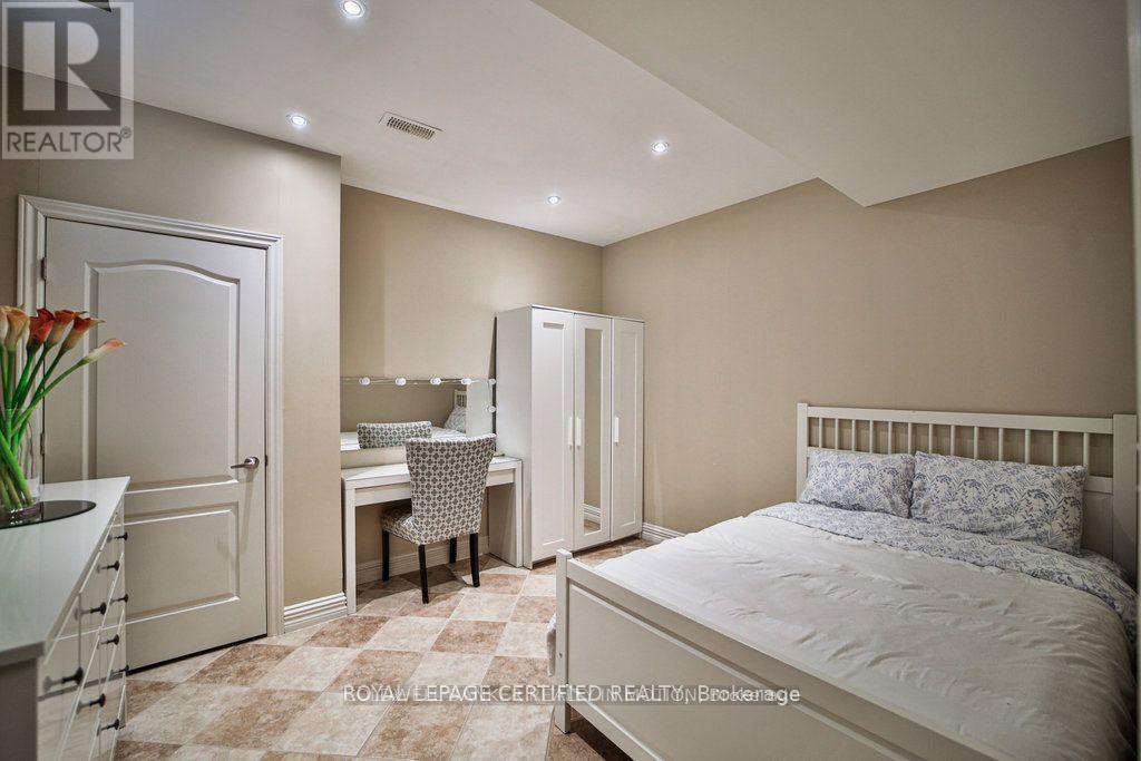 1335 Arrowhead Road, Oakville, Ontario  L6H 0B2 - Photo 44 - W12412257
