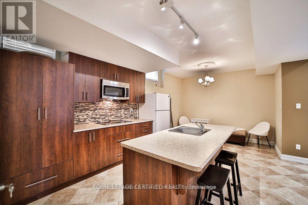 1335 Arrowhead Road, Oakville, Ontario  L6H 0B2 - Photo 41 - W12412257