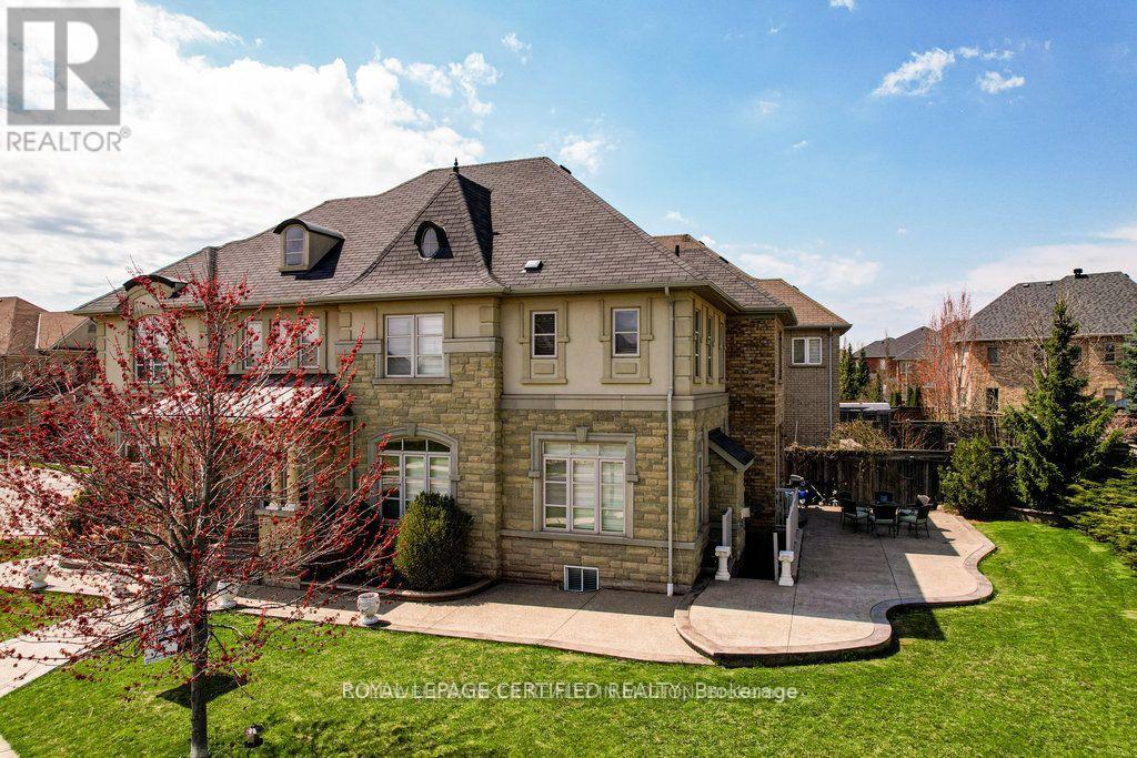 1335 Arrowhead Road, Oakville, Ontario  L6H 0B2 - Photo 5 - W12412257