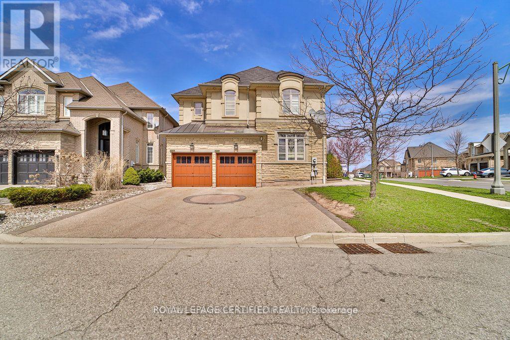 1335 Arrowhead Road, Oakville, Ontario  L6H 0B2 - Photo 9 - W12412257