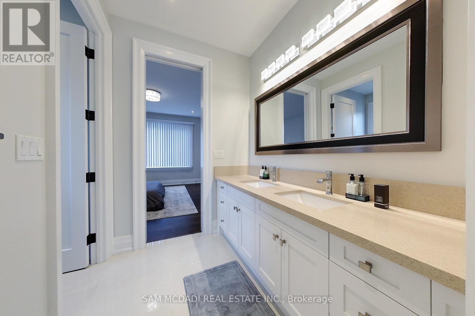 2006 Portway Avenue, Mississauga, Ontario  L5H 3M5 - Photo 20 - W12449728