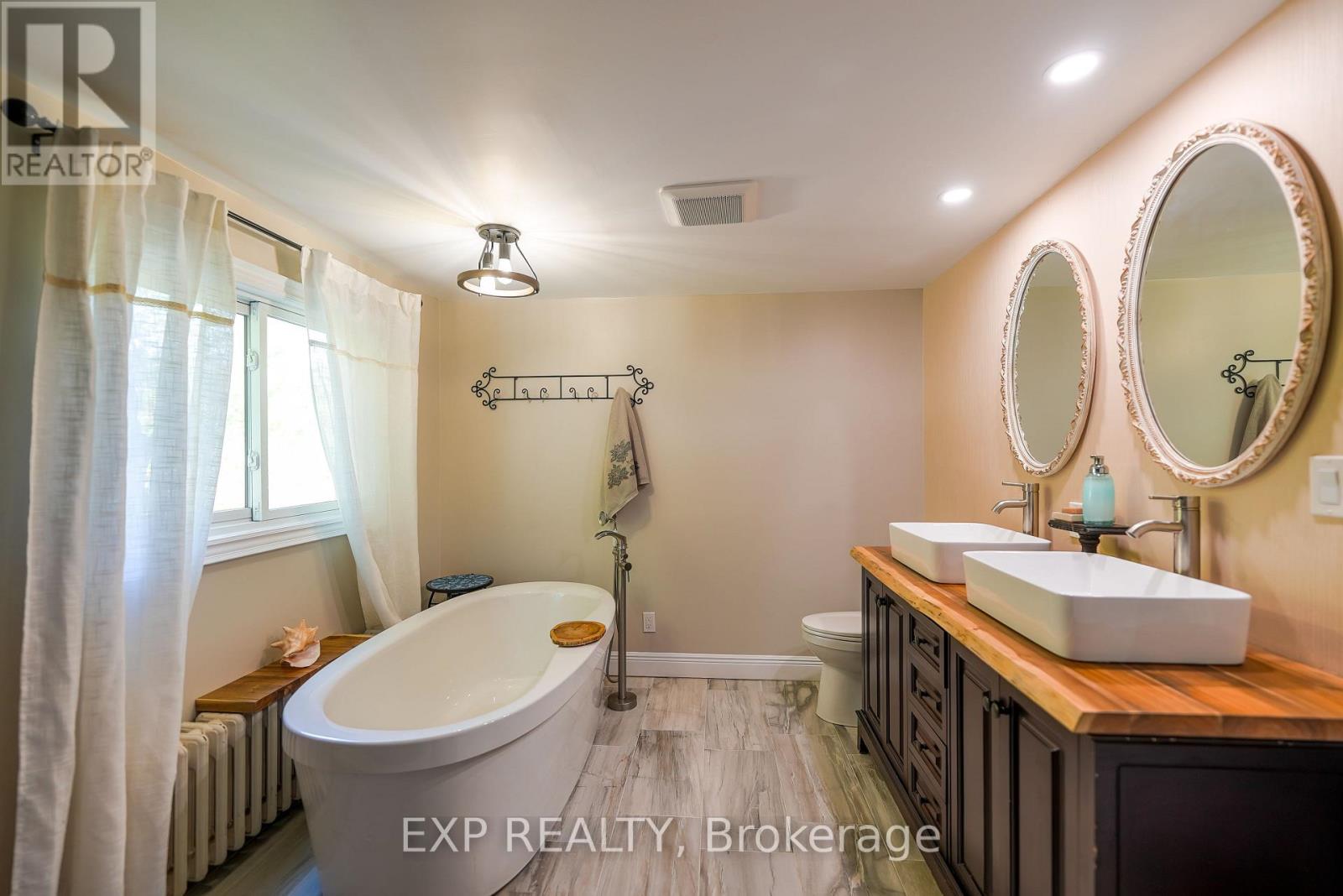 940 Hutchinson Road, Haldimand, Ontario  N0A 1K0 - Photo 23 - X12448314