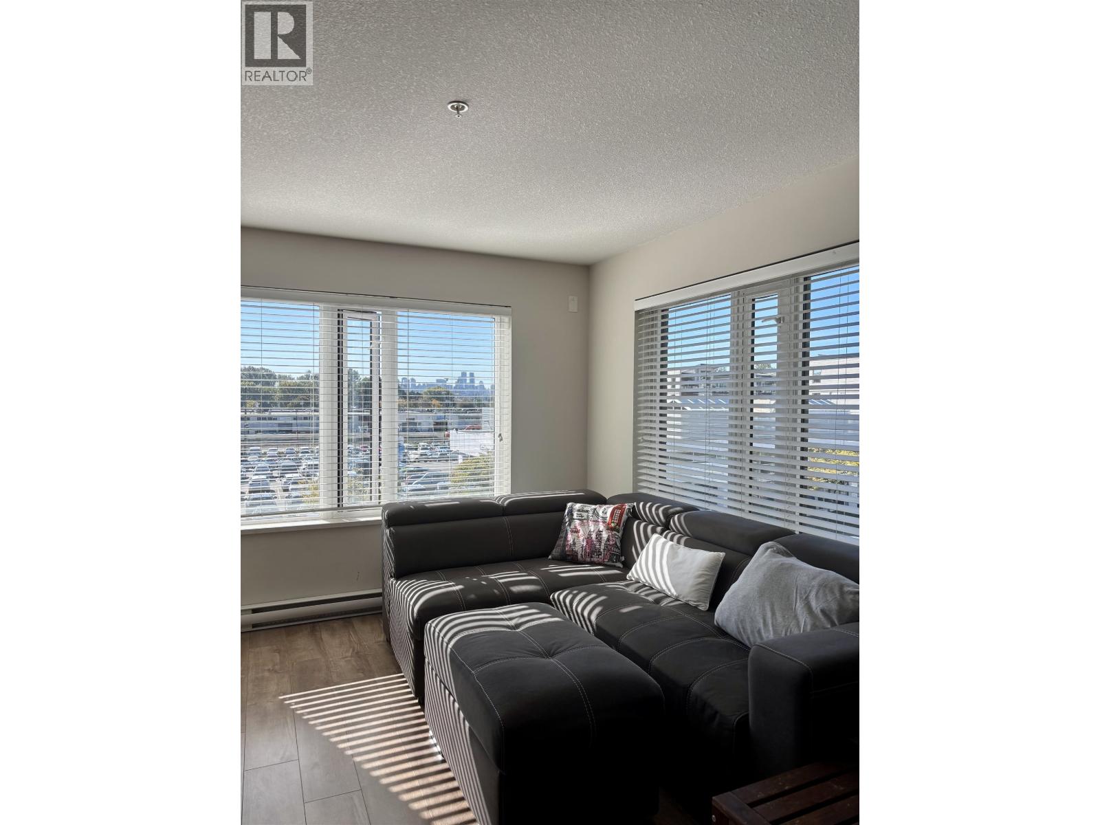 306 1673 Lloyd Avenue, North Vancouver, British Columbia  V7P 0A9 - Photo 4 - R3049280