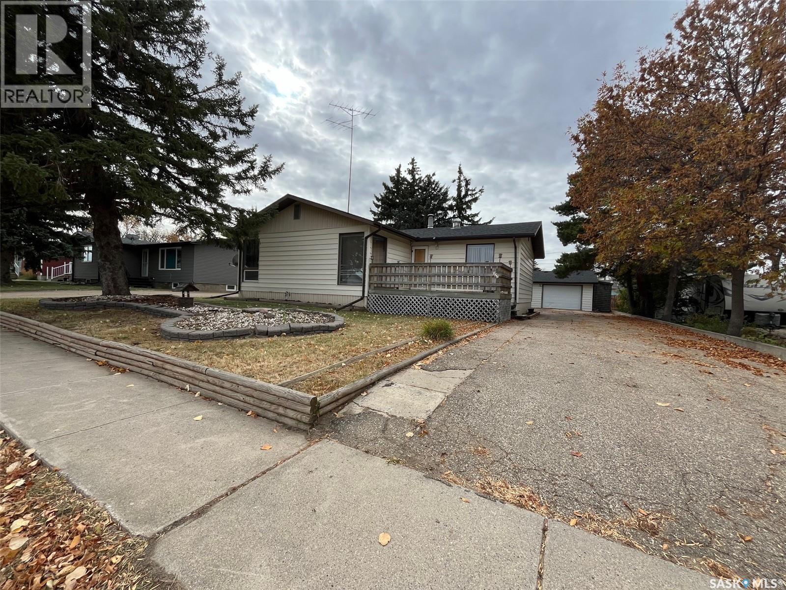 522 1st Street E, Lafleche, Saskatchewan  S0H 2K0 - Photo 1 - SK020301