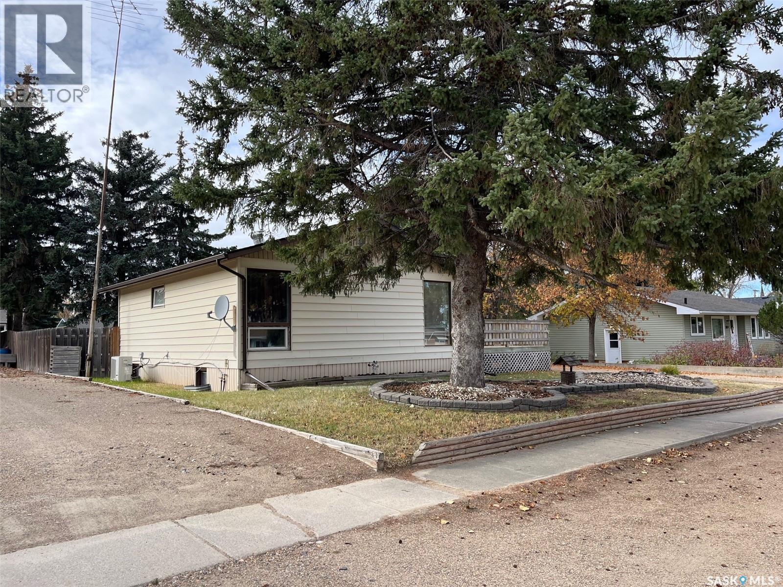 522 1st Street E, Lafleche, Saskatchewan  S0H 2K0 - Photo 3 - SK020301