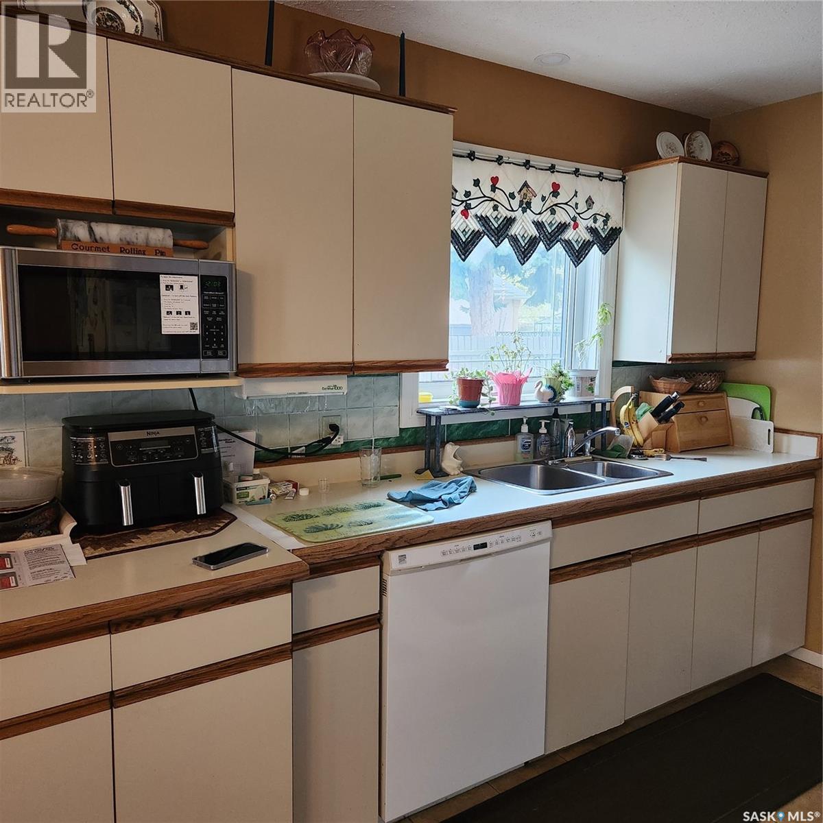 1227 2nd Avenue Nw, Moose Jaw, Saskatchewan  S6H 3R7 - Photo 10 - SK020149