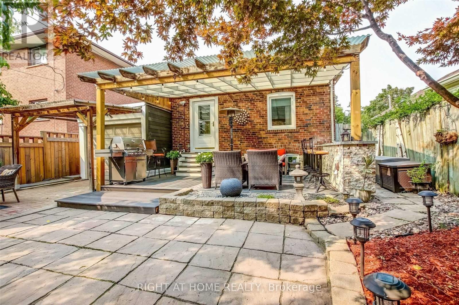 479 Rimilton Avenue, Toronto, Ontario  M8W 2H2 - Photo 15 - W12449774