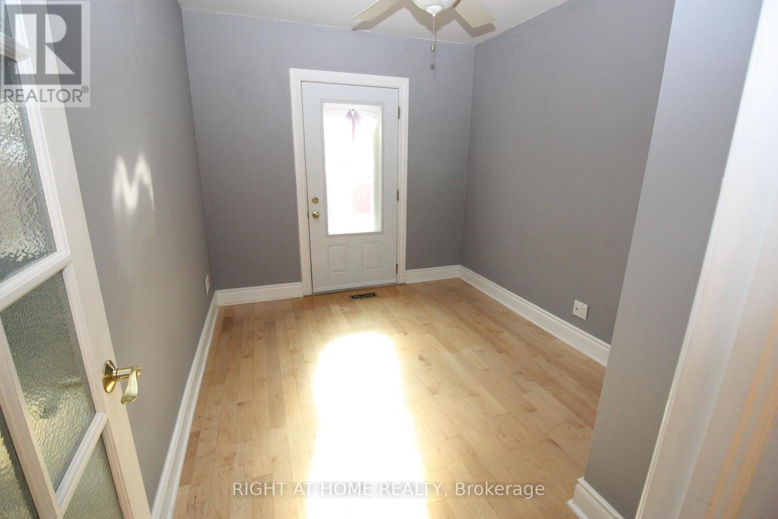 479 Rimilton Avenue, Toronto, Ontario  M8W 2H2 - Photo 7 - W12449774