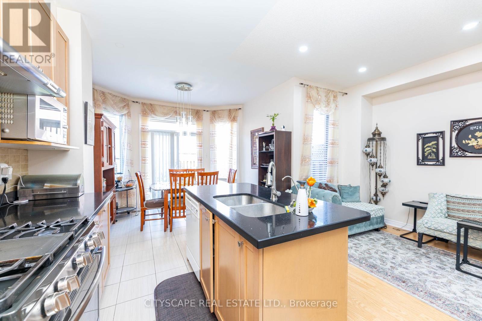 875 Oasis Drive, Mississauga, Ontario  L5V 0C6 - Photo 19 - W12449793