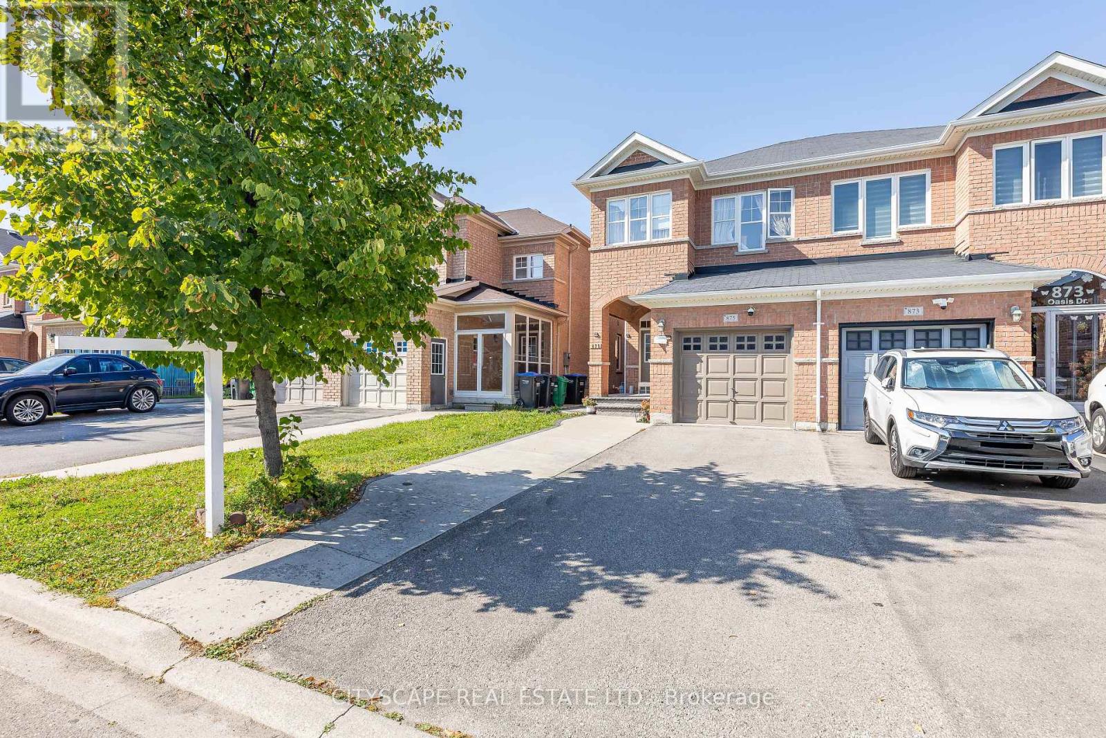 875 Oasis Drive, Mississauga, Ontario  L5V 0C6 - Photo 2 - W12449793