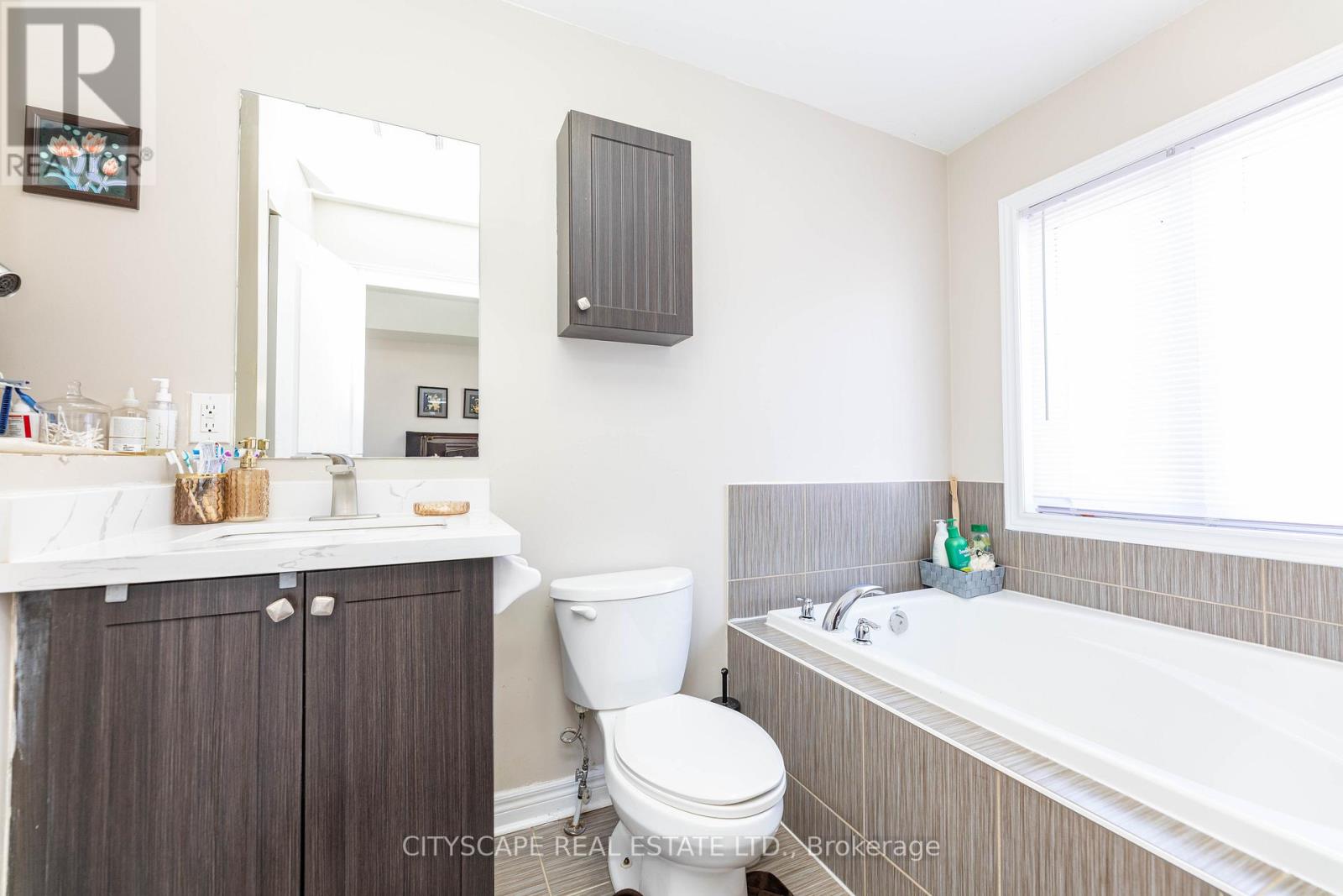 875 Oasis Drive, Mississauga, Ontario  L5V 0C6 - Photo 29 - W12449793