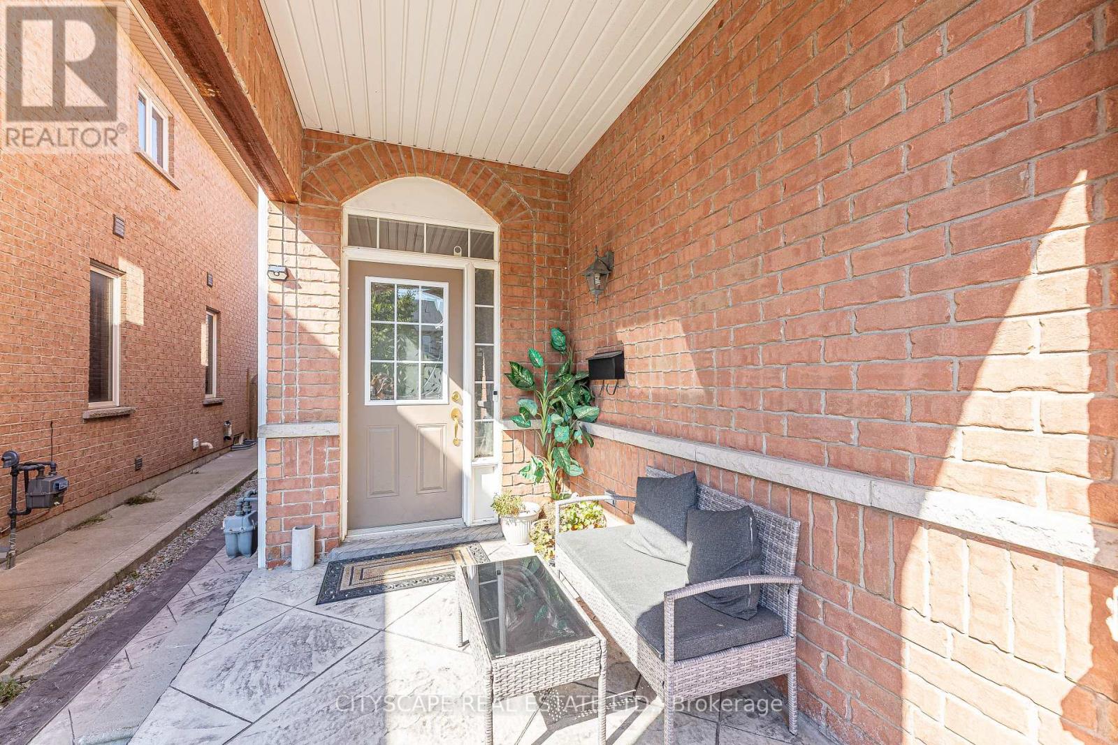 875 Oasis Drive, Mississauga, Ontario  L5V 0C6 - Photo 3 - W12449793