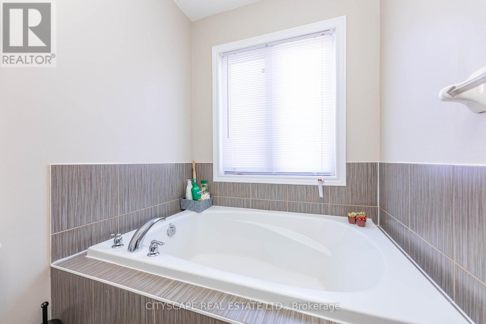 875 Oasis Drive, Mississauga, Ontario  L5V 0C6 - Photo 31 - W12449793