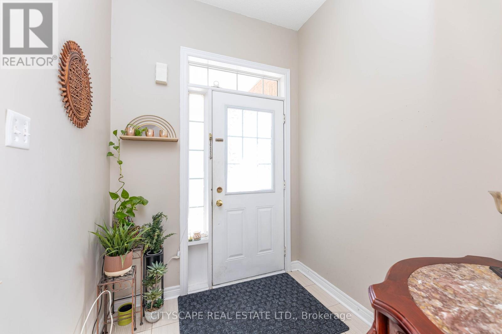 875 Oasis Drive, Mississauga, Ontario  L5V 0C6 - Photo 4 - W12449793