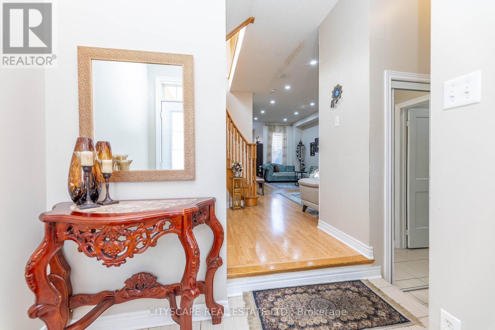 875 Oasis Drive, Mississauga, Ontario  L5V 0C6 - Photo 5 - W12449793