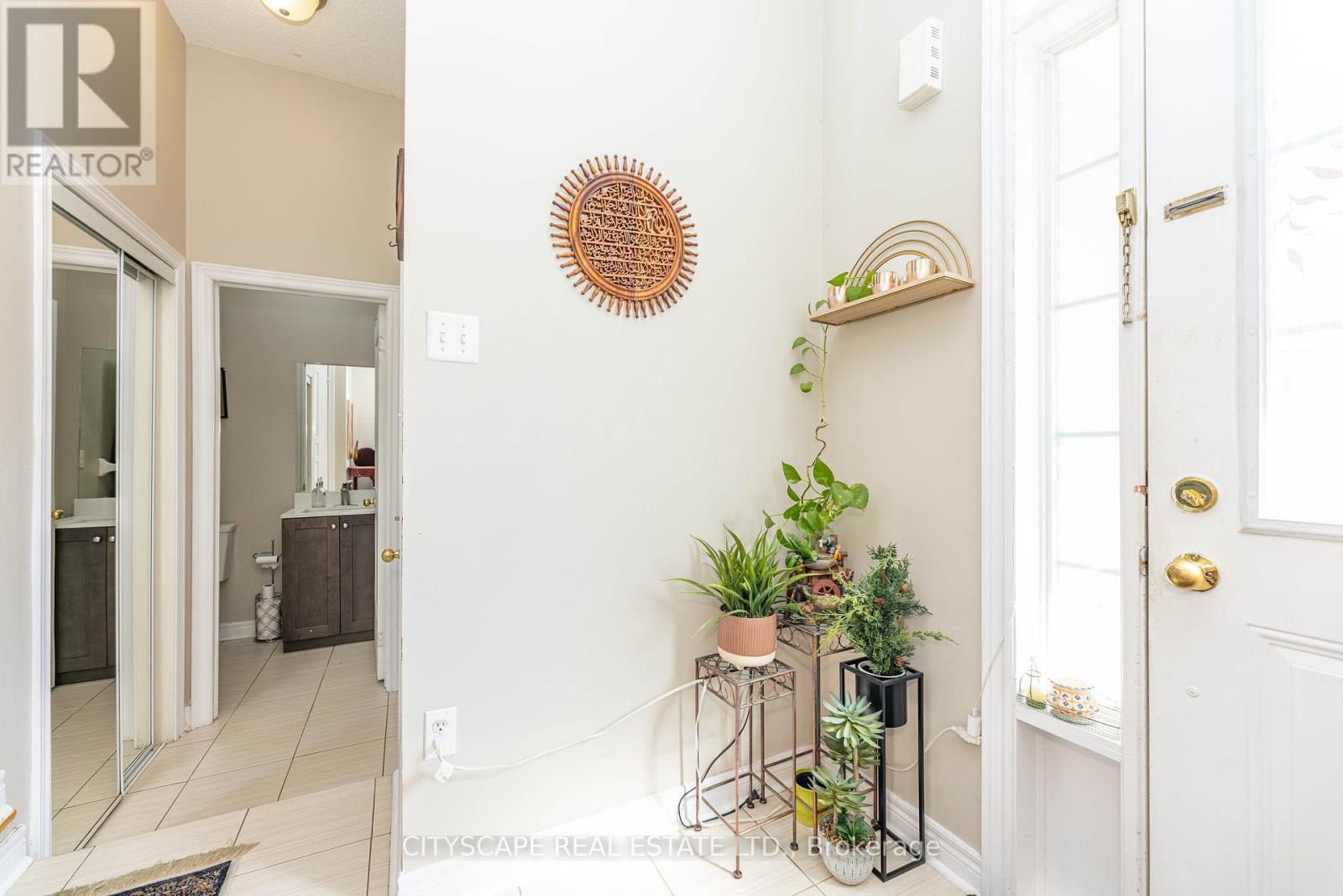 875 Oasis Drive, Mississauga, Ontario  L5V 0C6 - Photo 6 - W12449793