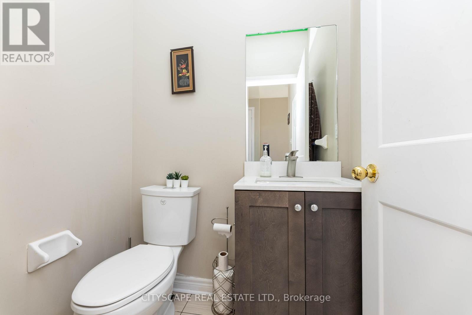 875 Oasis Drive, Mississauga, Ontario  L5V 0C6 - Photo 7 - W12449793