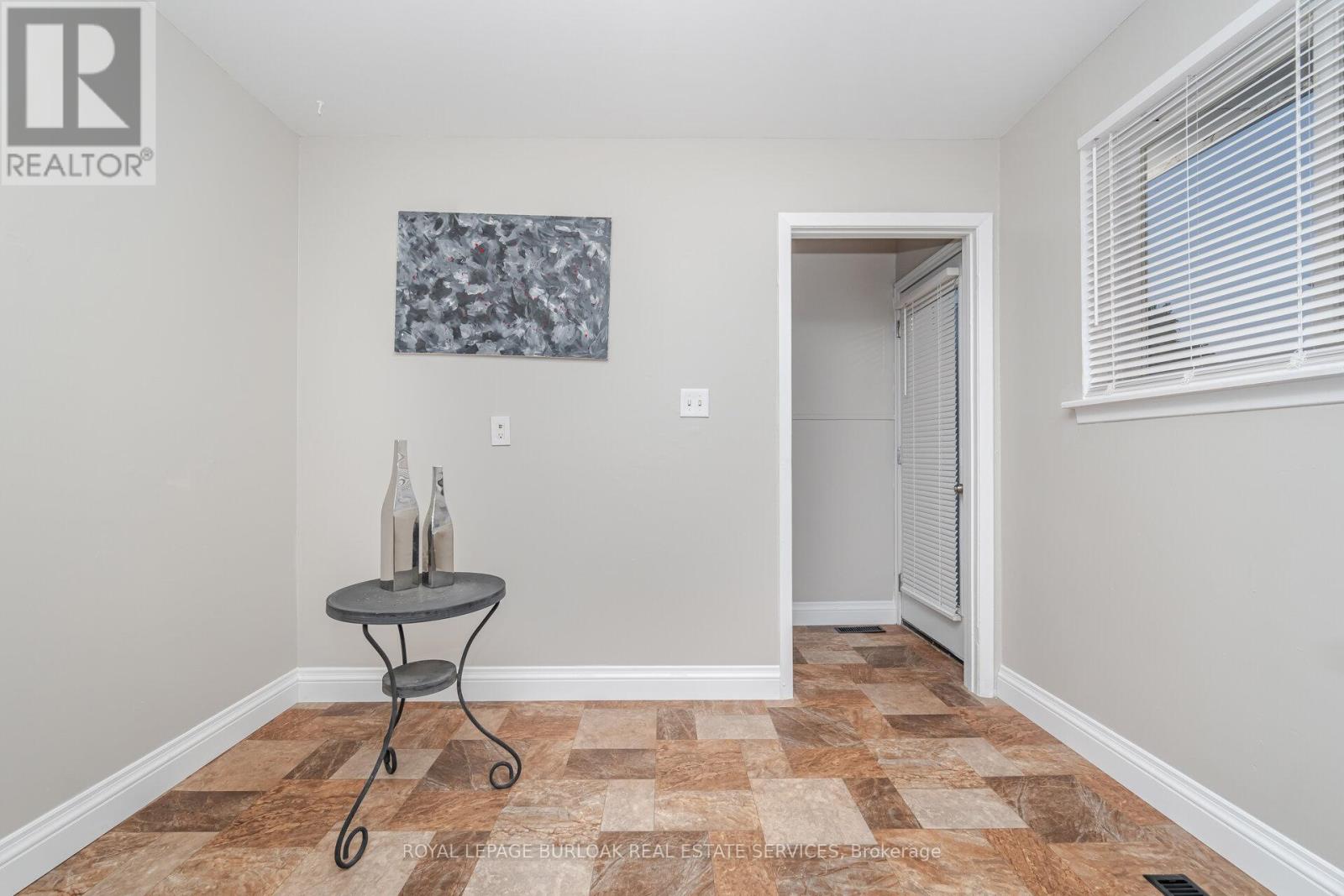 19 Juniper Crescent, Brampton, Ontario  L6S 1J9 - Photo 10 - W12449800