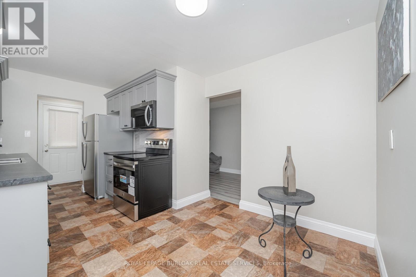 19 Juniper Crescent, Brampton, Ontario  L6S 1J9 - Photo 11 - W12449800