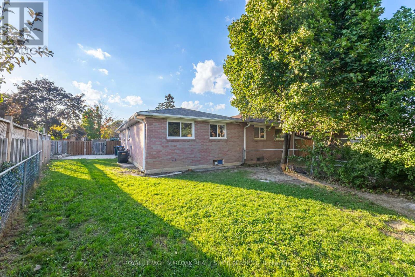 19 Juniper Crescent, Brampton, Ontario  L6S 1J9 - Photo 34 - W12449800