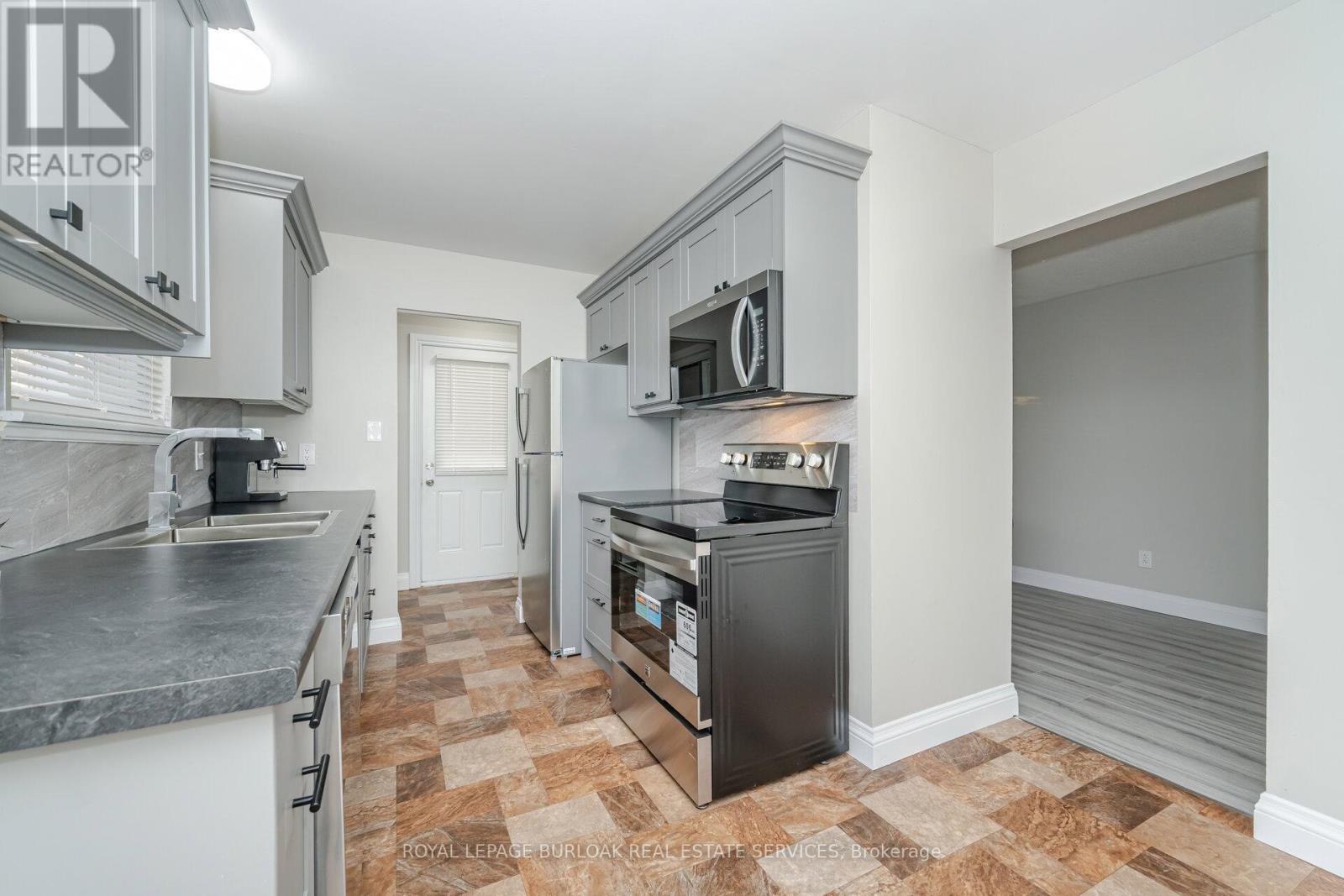 19 Juniper Crescent, Brampton, Ontario  L6S 1J9 - Photo 8 - W12449800