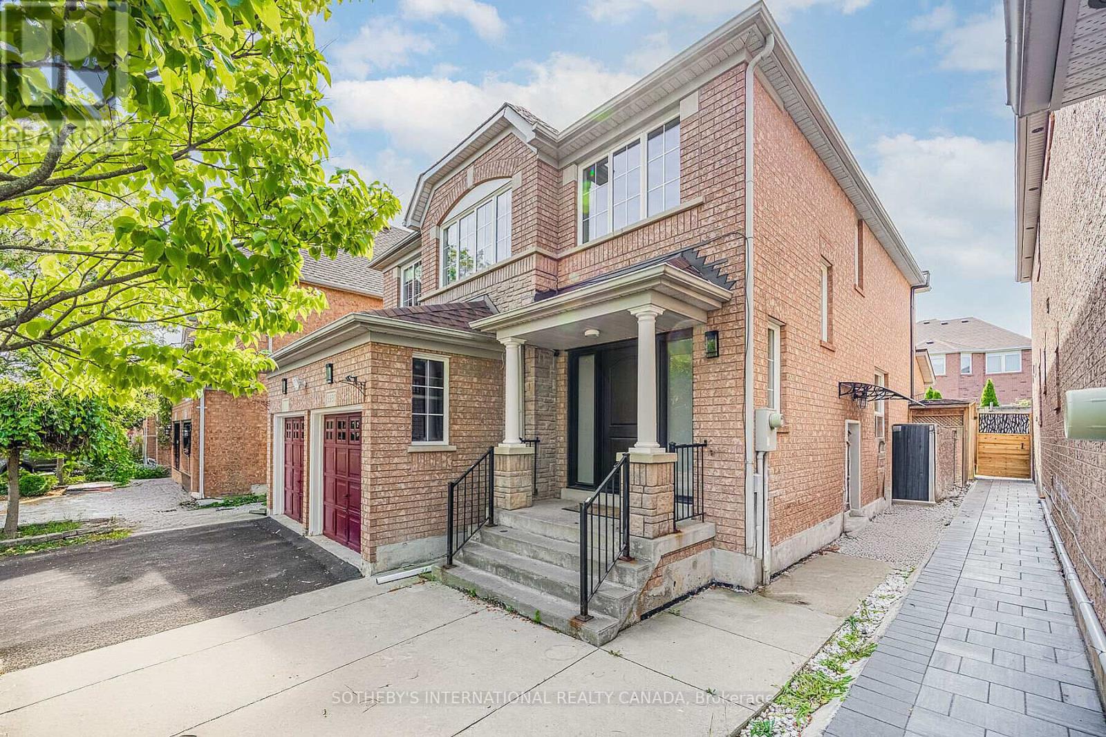 Upper - 5930 Bassinger Place, Mississauga, Ontario  L5M 6K5 - Photo 2 - W12449834