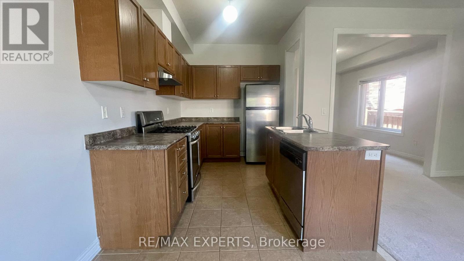 67 Clearfield Drive, Brampton, Ontario  L6P 3J4 - Photo 11 - W12449846