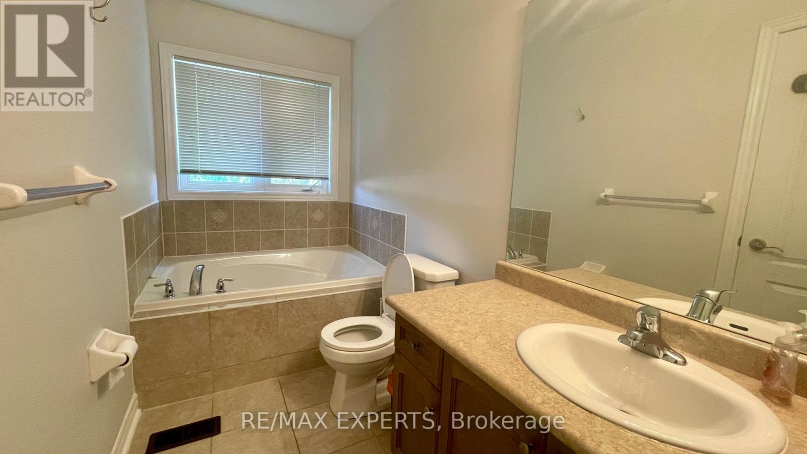 67 Clearfield Drive, Brampton, Ontario  L6P 3J4 - Photo 18 - W12449846