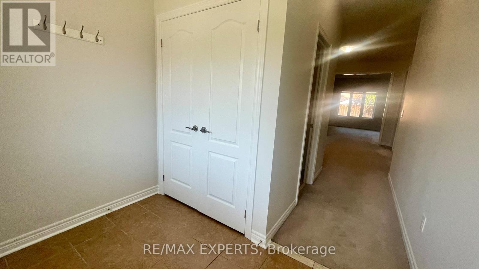 67 Clearfield Drive, Brampton, Ontario  L6P 3J4 - Photo 5 - W12449846