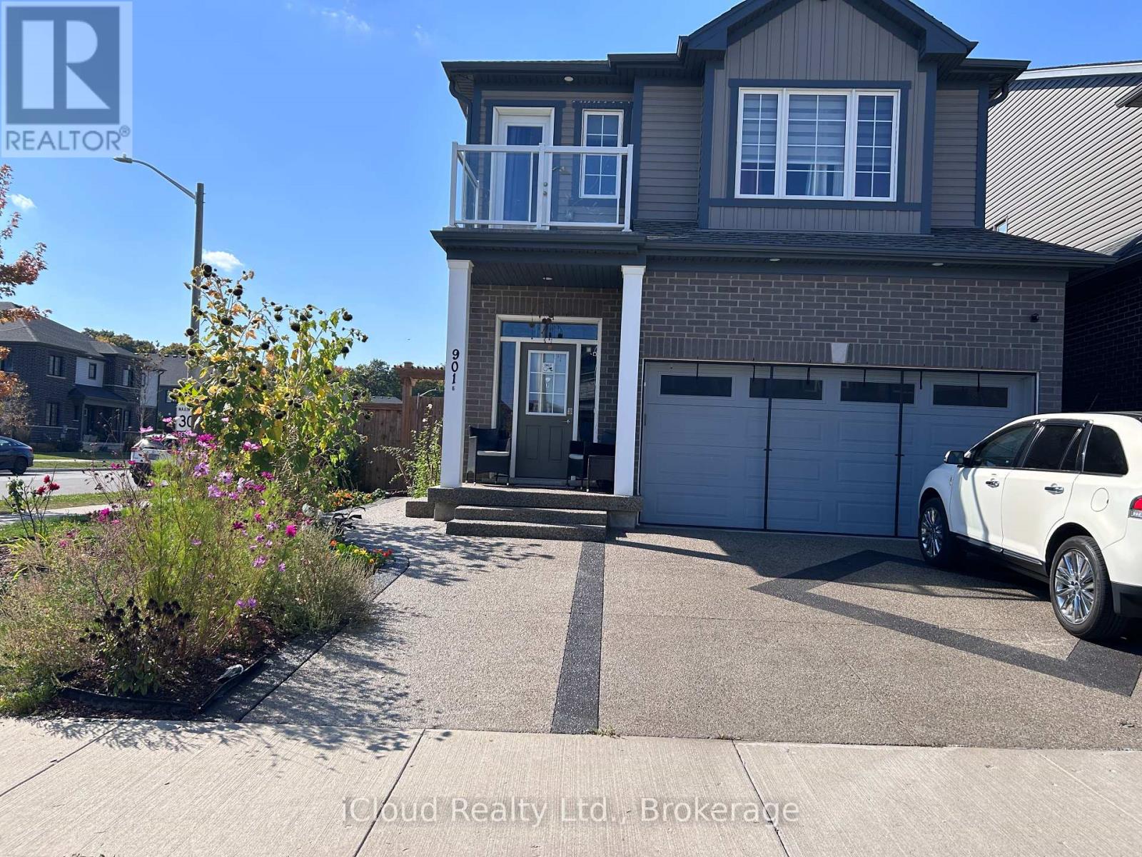 901 Tartan Court, Kitchener, Ontario  N2R 0N2 - Photo 1 - X12449788