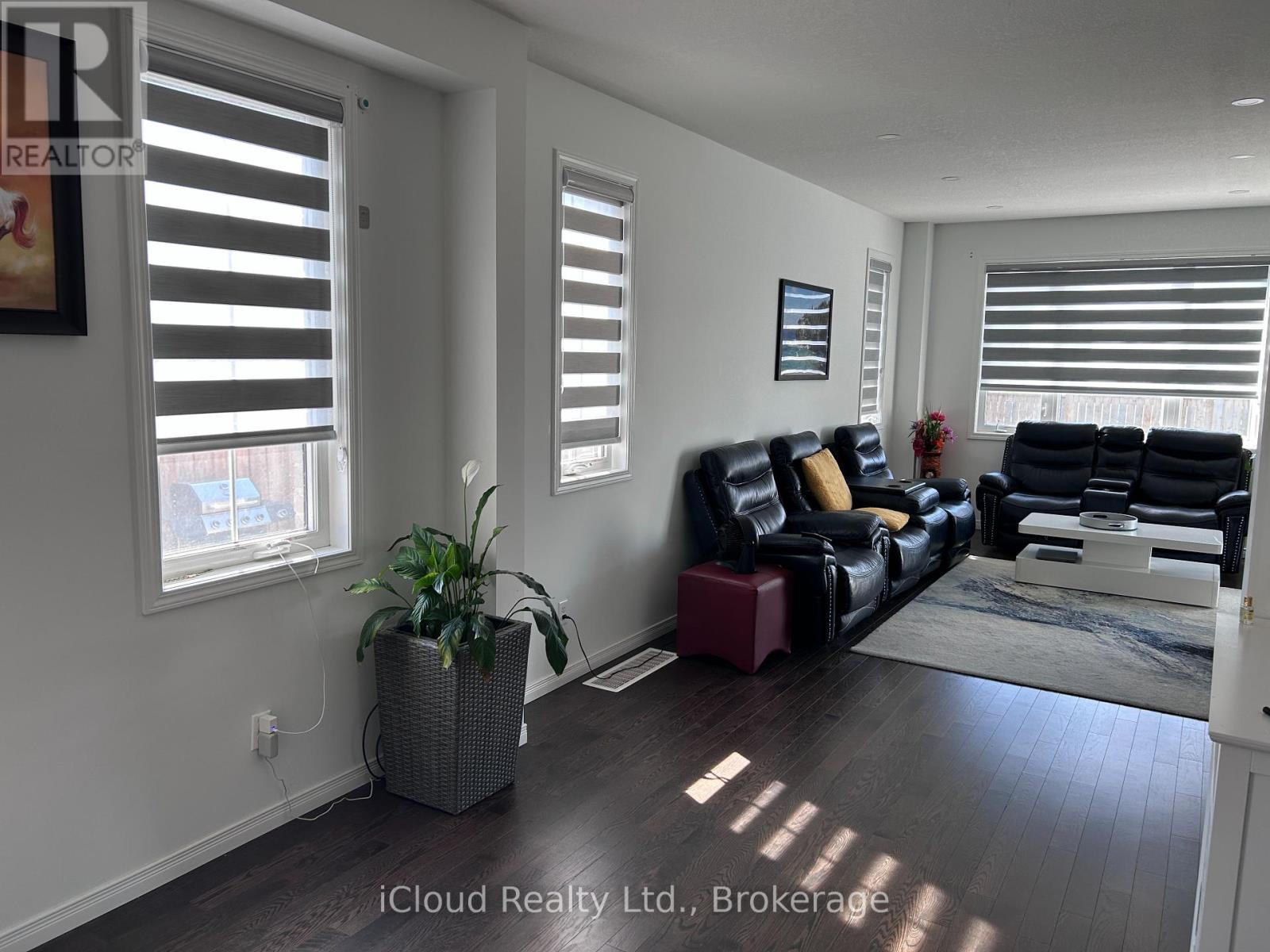 901 Tartan Court, Kitchener, Ontario  N2R 0N2 - Photo 10 - X12449788