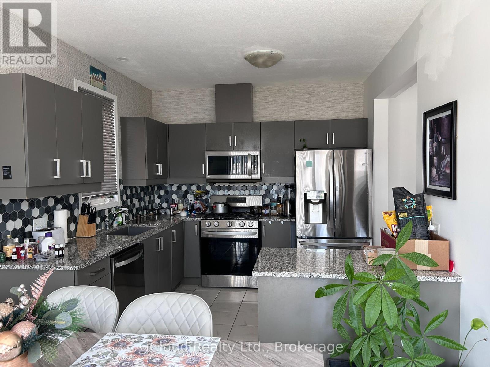 901 Tartan Court, Kitchener, Ontario  N2R 0N2 - Photo 13 - X12449788