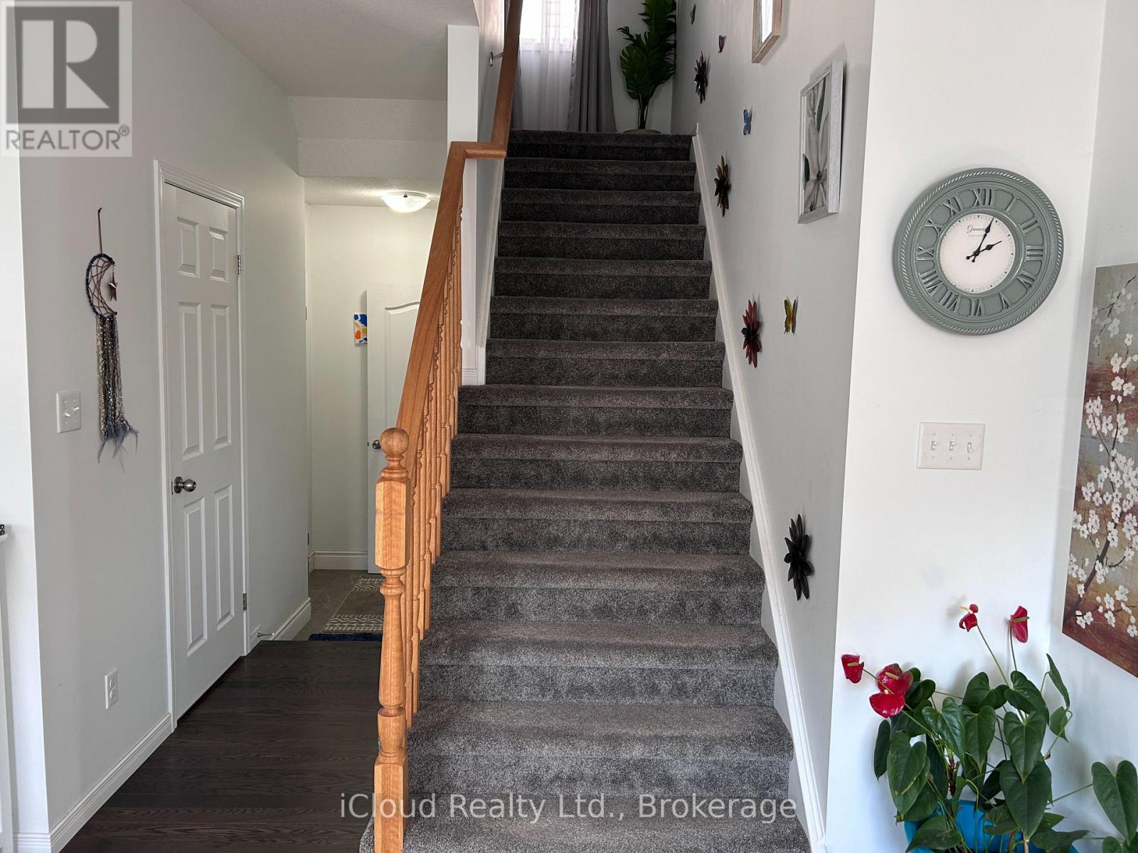 901 Tartan Court, Kitchener, Ontario  N2R 0N2 - Photo 14 - X12449788